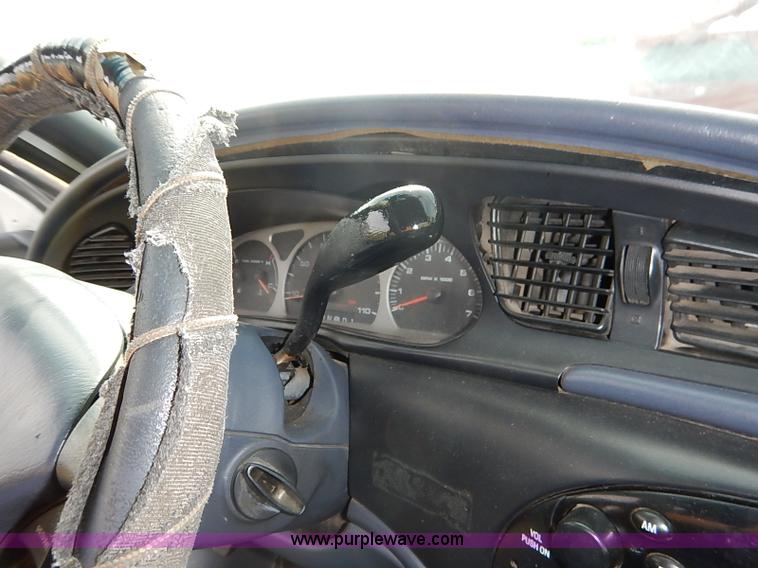 image for item J3013 1999 Ford Taurus SE