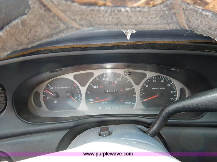 image for item J3013 1999 Ford Taurus SE