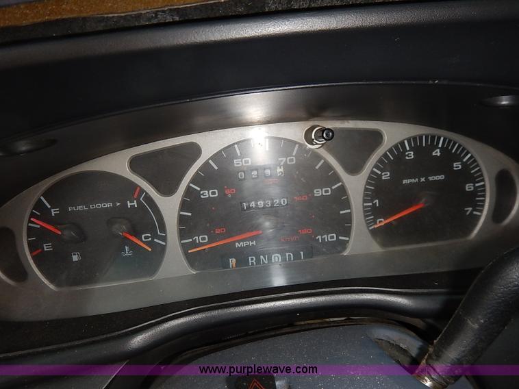 image for item J3013 1999 Ford Taurus SE
