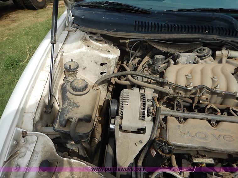 image for item J3013 1999 Ford Taurus SE