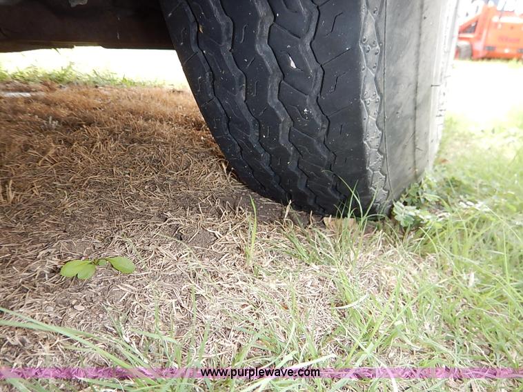 image for item J3013 1999 Ford Taurus SE