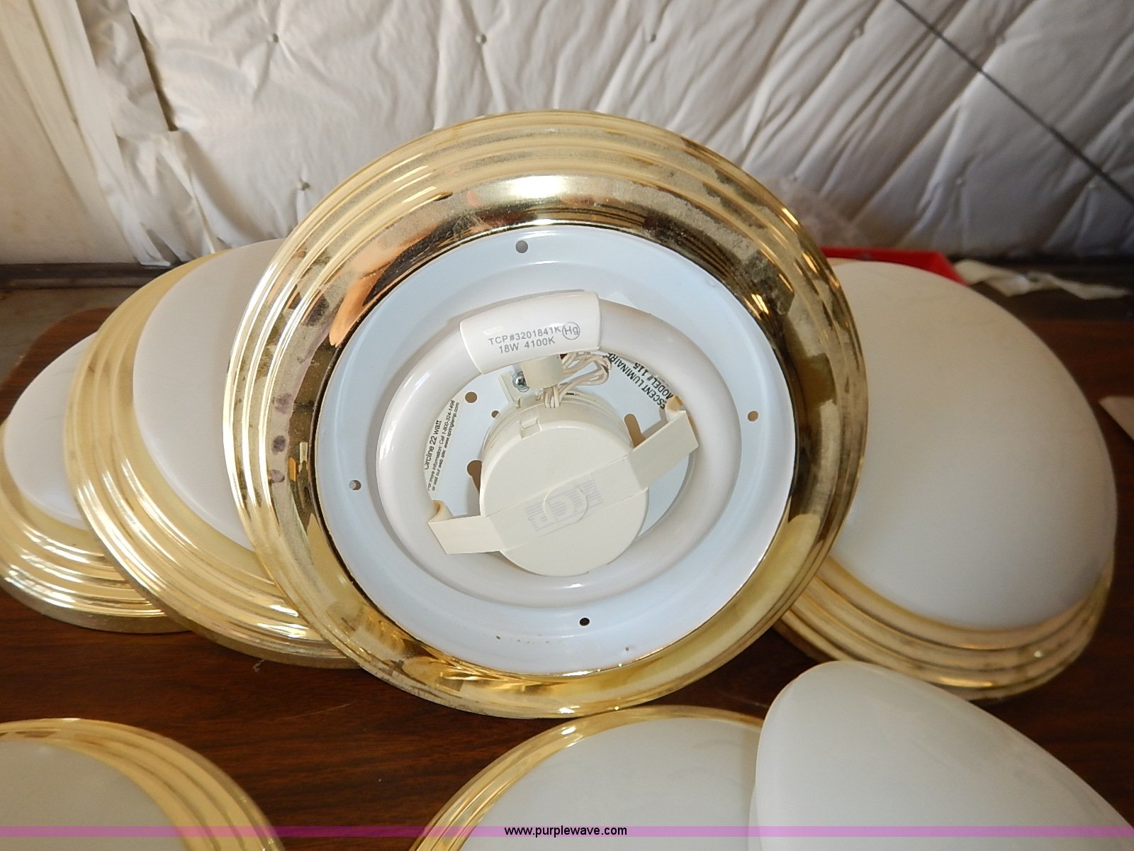 Assorted light fixtures in Wichita, KS Item AY9069 sold Purple Wave