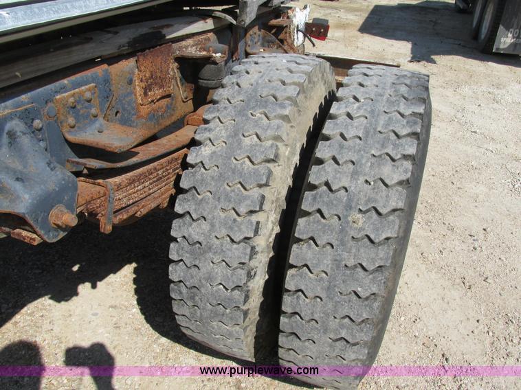 image for item AW9885 1991 Chevrolet Kodiak truck cab and chassis