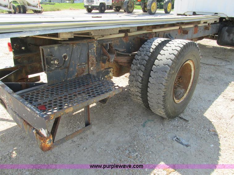 image for item AW9885 1991 Chevrolet Kodiak truck cab and chassis