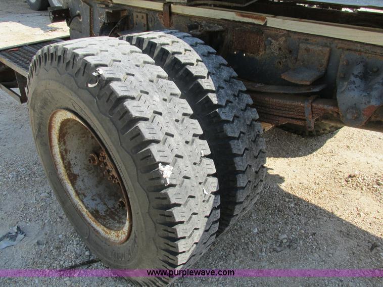 image for item AW9885 1991 Chevrolet Kodiak truck cab and chassis