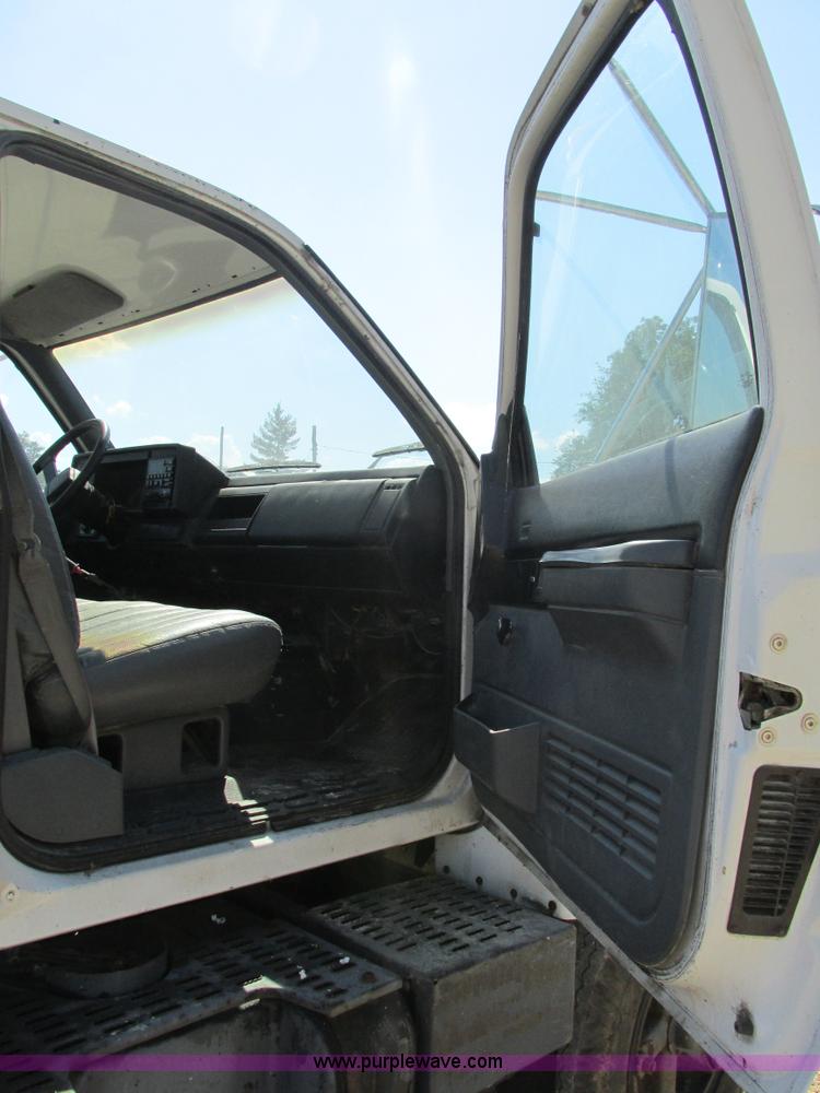 image for item AW9885 1991 Chevrolet Kodiak truck cab and chassis