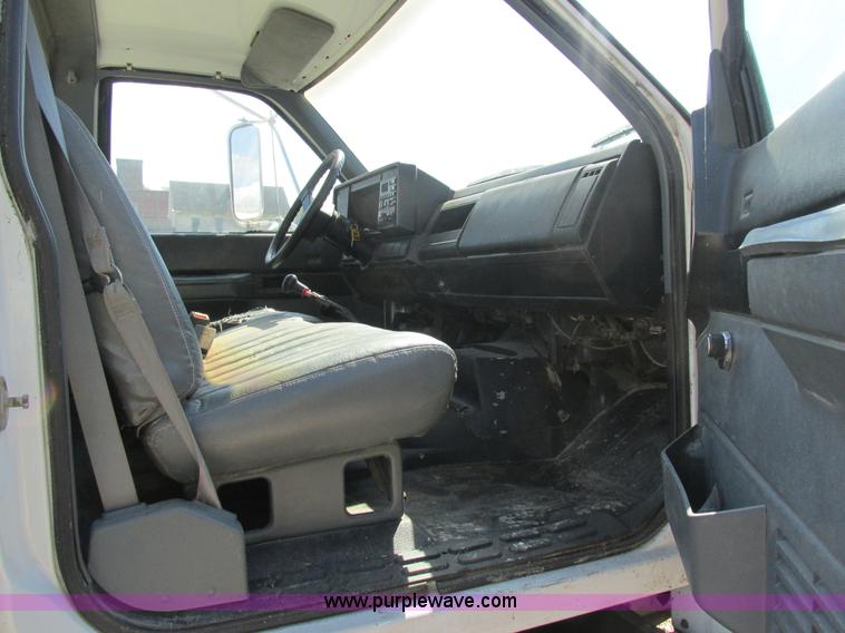image for item AW9885 1991 Chevrolet Kodiak truck cab and chassis