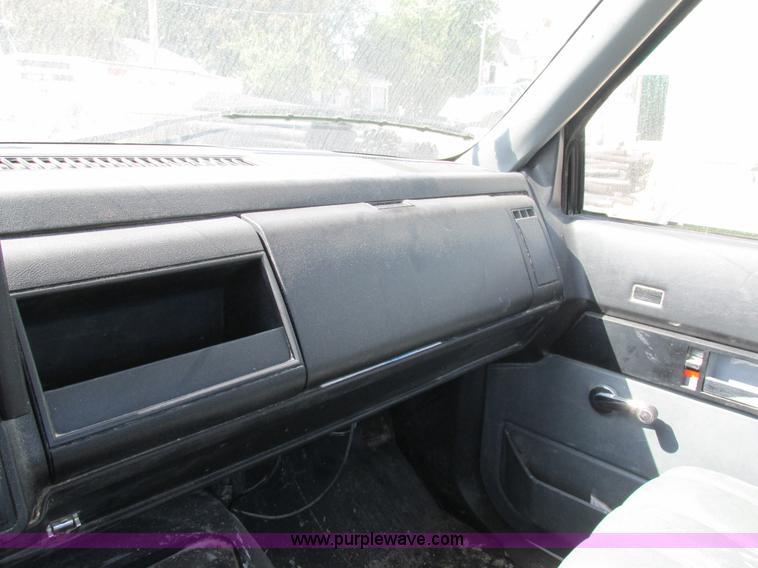 image for item AW9885 1991 Chevrolet Kodiak truck cab and chassis