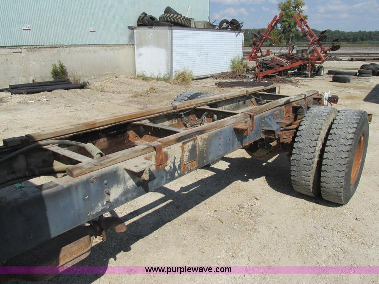 image for item AW9885 1991 Chevrolet Kodiak truck cab and chassis