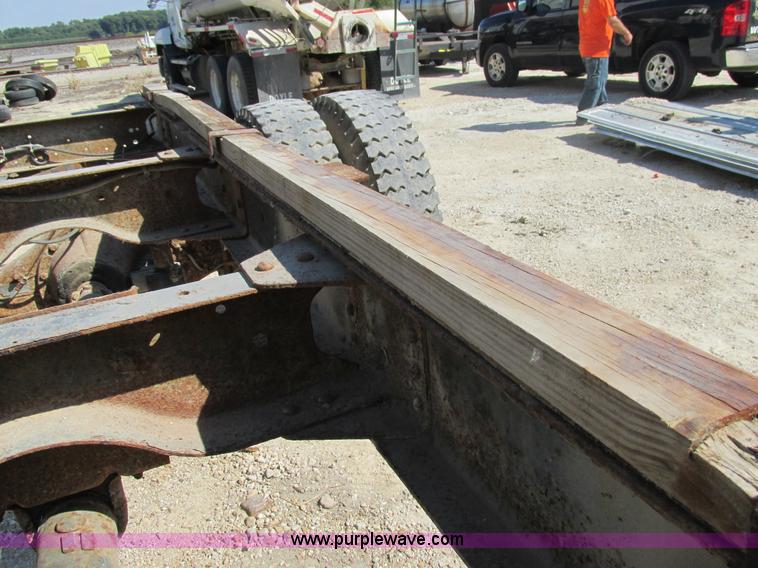 image for item AW9885 1991 Chevrolet Kodiak truck cab and chassis