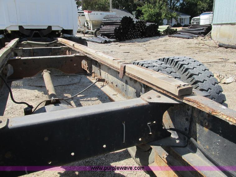 image for item AW9885 1991 Chevrolet Kodiak truck cab and chassis