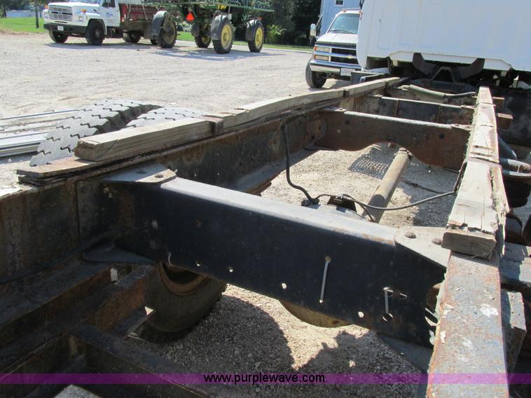 image for item AW9885 1991 Chevrolet Kodiak truck cab and chassis