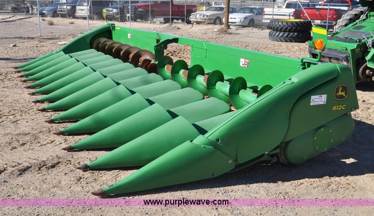 image for item F2073 2011 John Deere 612C corn head