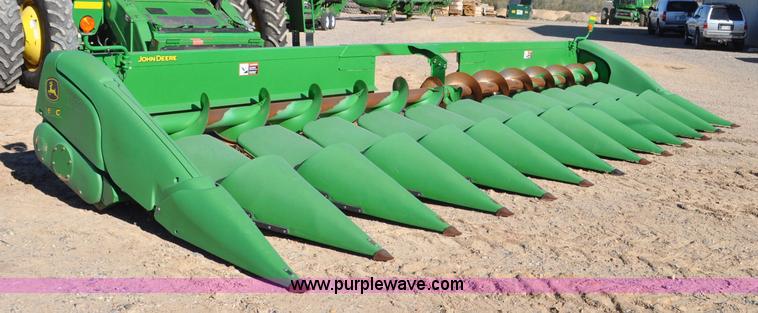 image for item F2073 2011 John Deere 612C corn head