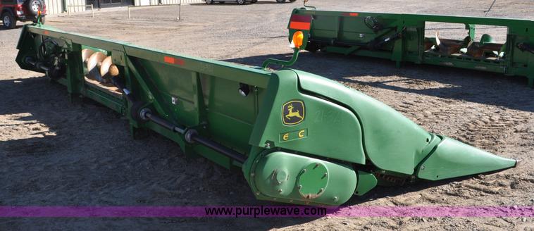 image for item F2073 2011 John Deere 612C corn head