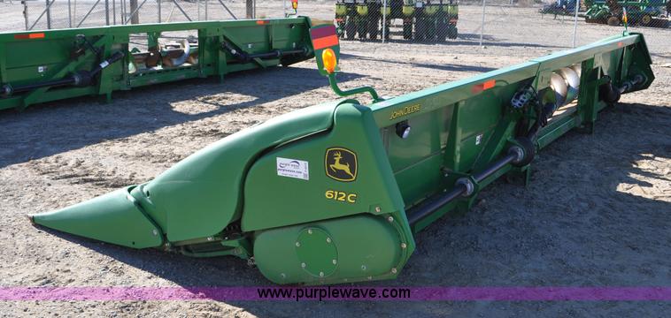 image for item F2073 2011 John Deere 612C corn head