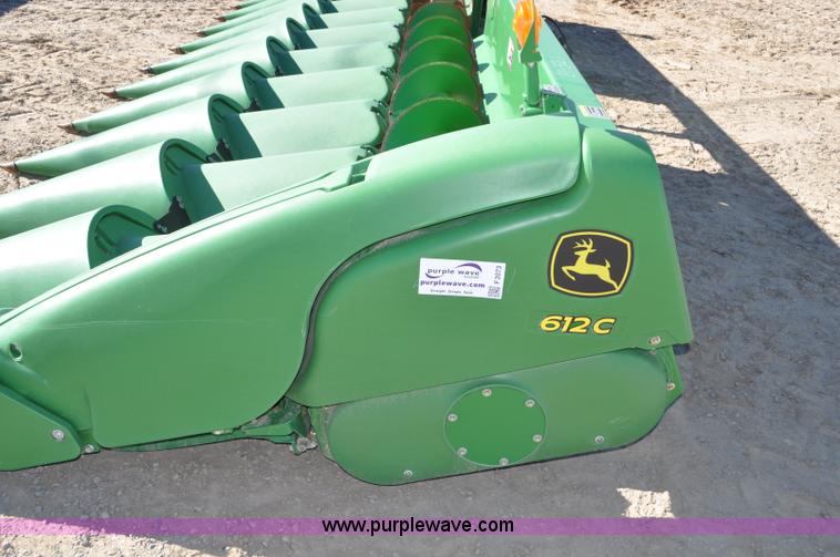 image for item F2073 2011 John Deere 612C corn head