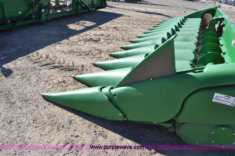image for item F2073 2011 John Deere 612C corn head