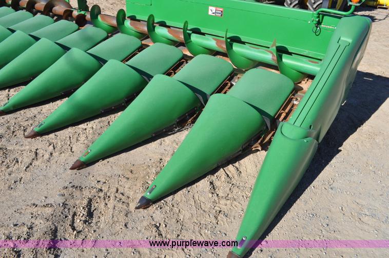 image for item F2073 2011 John Deere 612C corn head