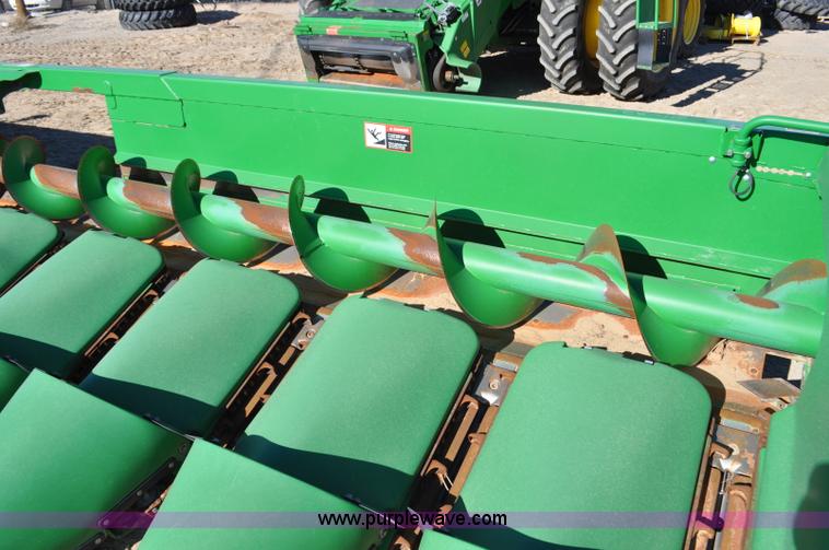 image for item F2073 2011 John Deere 612C corn head