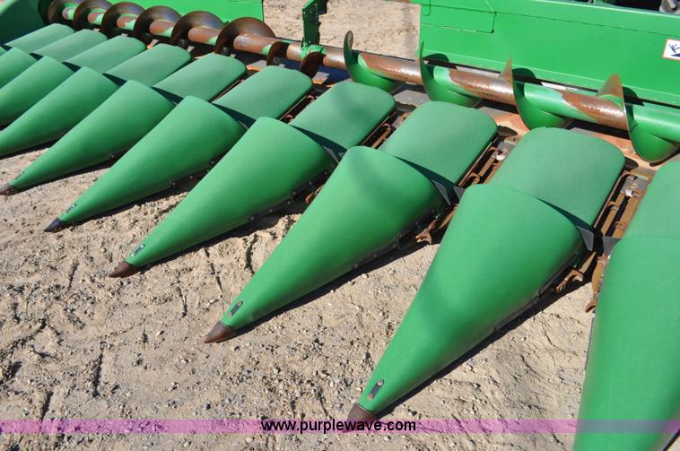 image for item F2073 2011 John Deere 612C corn head