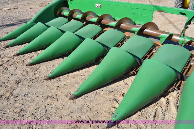 image for item F2073 2011 John Deere 612C corn head