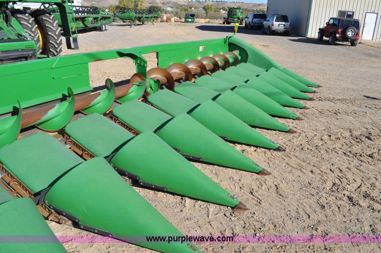 image for item F2073 2011 John Deere 612C corn head