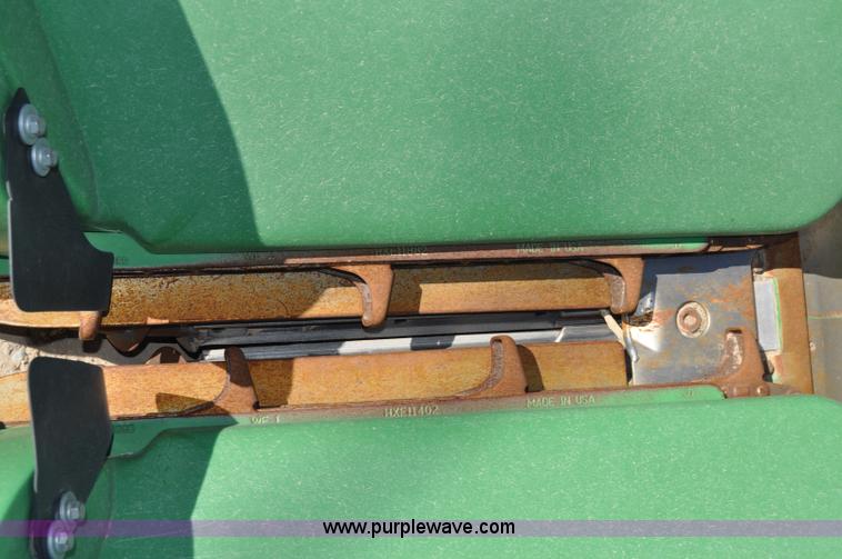 image for item F2073 2011 John Deere 612C corn head