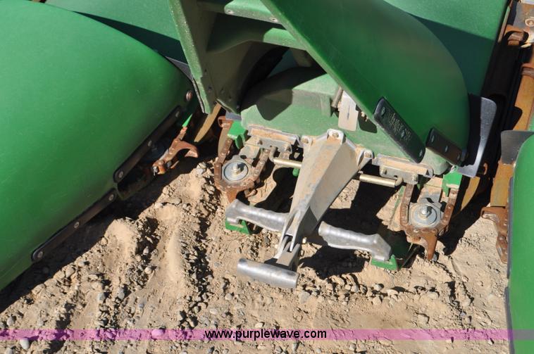 image for item F2073 2011 John Deere 612C corn head