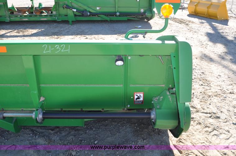 image for item F2073 2011 John Deere 612C corn head