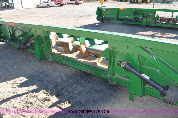 image for item F2073 2011 John Deere 612C corn head