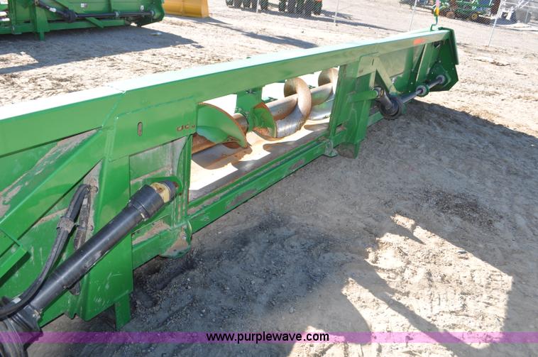 image for item F2073 2011 John Deere 612C corn head
