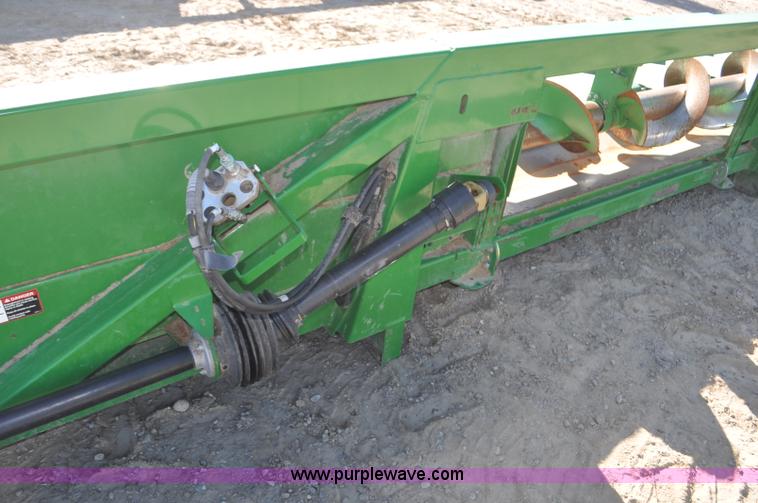 image for item F2073 2011 John Deere 612C corn head