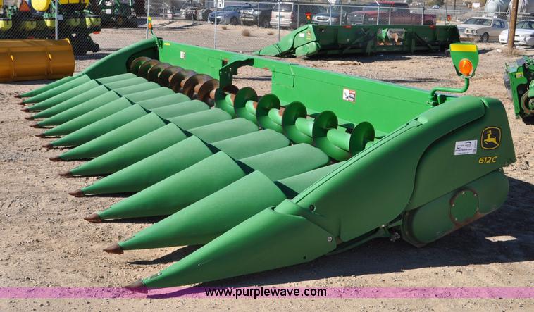 image for item F2074 2011 John Deere 612C corn head