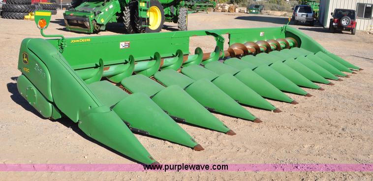 image for item F2074 2011 John Deere 612C corn head