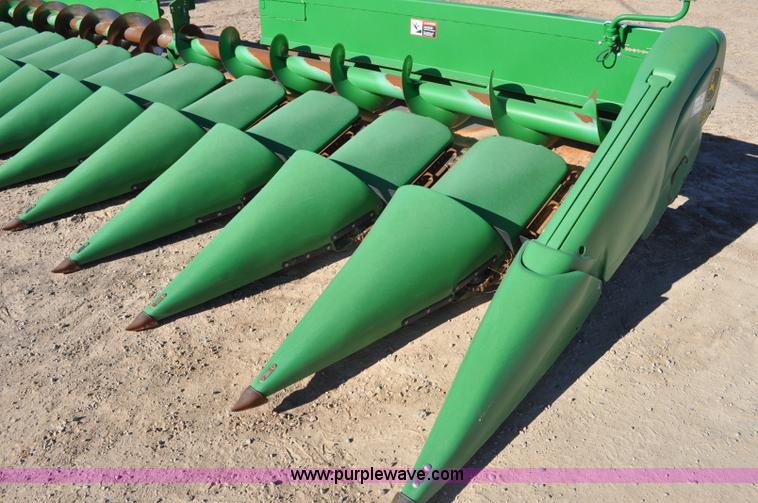 image for item F2074 2011 John Deere 612C corn head