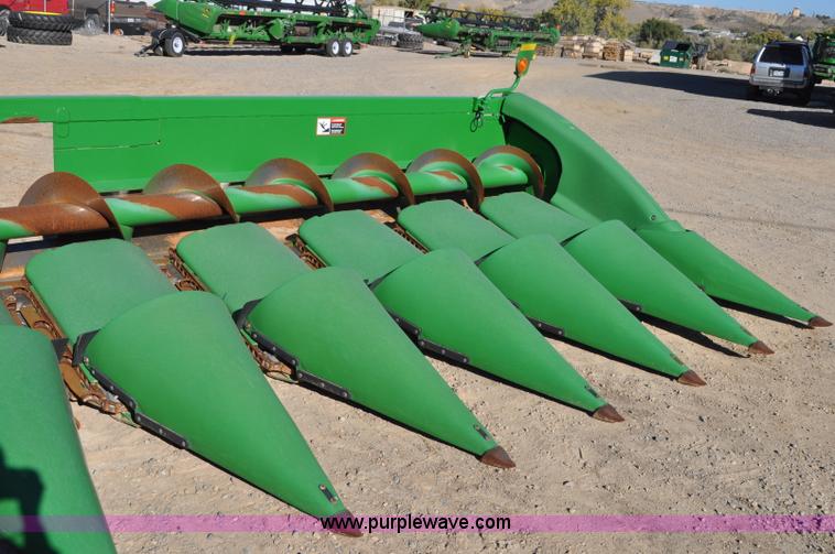 image for item F2074 2011 John Deere 612C corn head