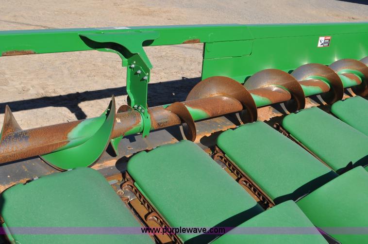 image for item F2074 2011 John Deere 612C corn head