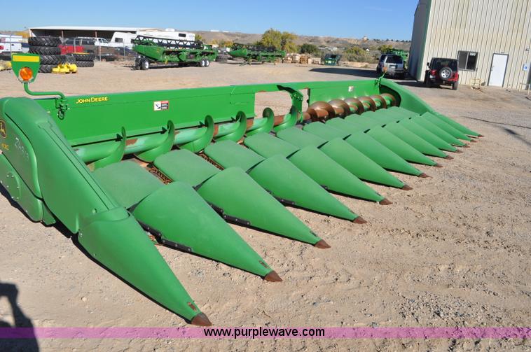 image for item F2074 2011 John Deere 612C corn head