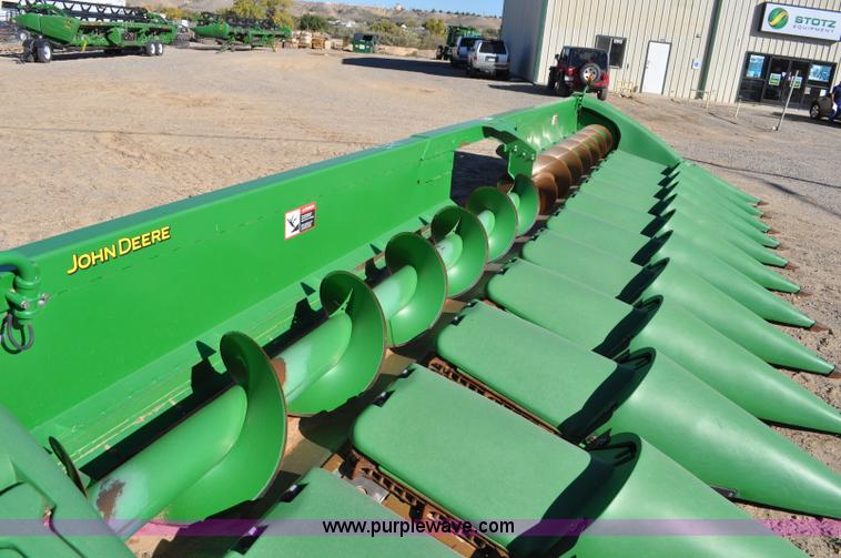 image for item F2074 2011 John Deere 612C corn head
