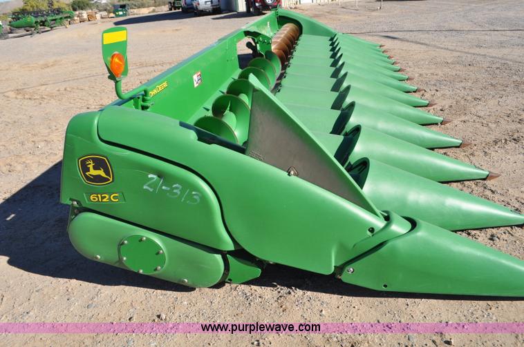 image for item F2074 2011 John Deere 612C corn head