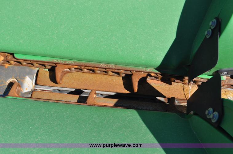 image for item F2074 2011 John Deere 612C corn head