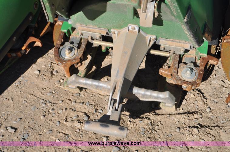 image for item F2074 2011 John Deere 612C corn head