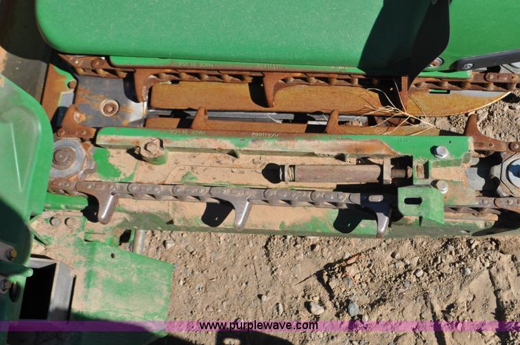 image for item F2074 2011 John Deere 612C corn head