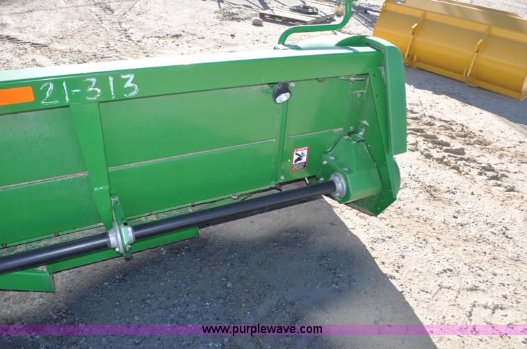 image for item F2074 2011 John Deere 612C corn head