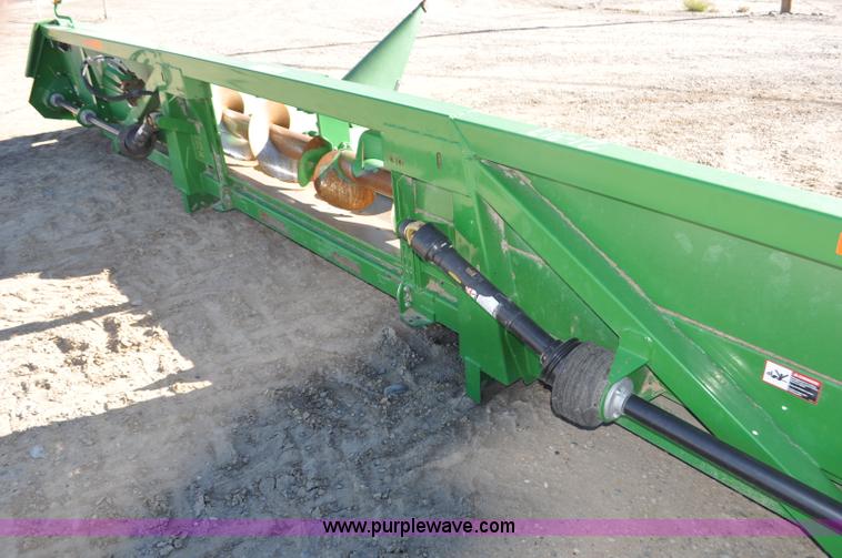 image for item F2074 2011 John Deere 612C corn head
