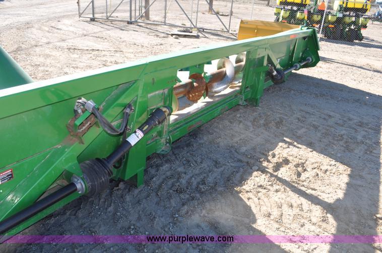 image for item F2074 2011 John Deere 612C corn head