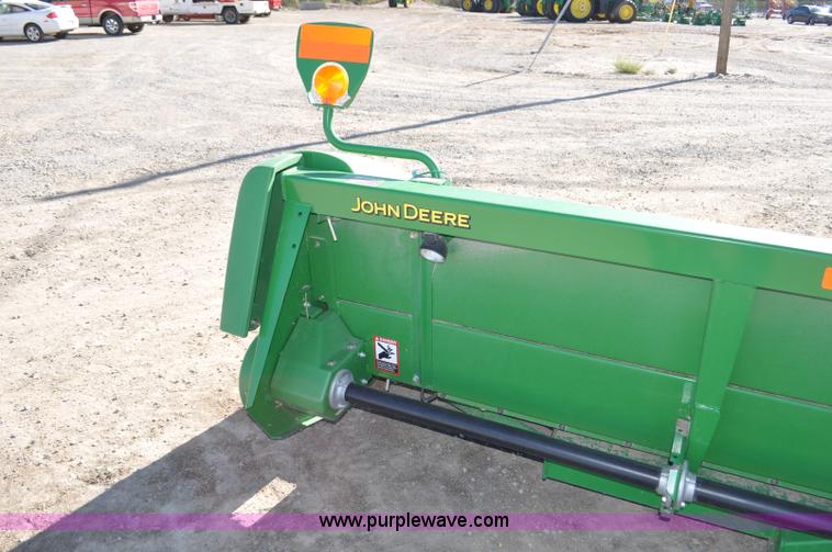 image for item F2074 2011 John Deere 612C corn head