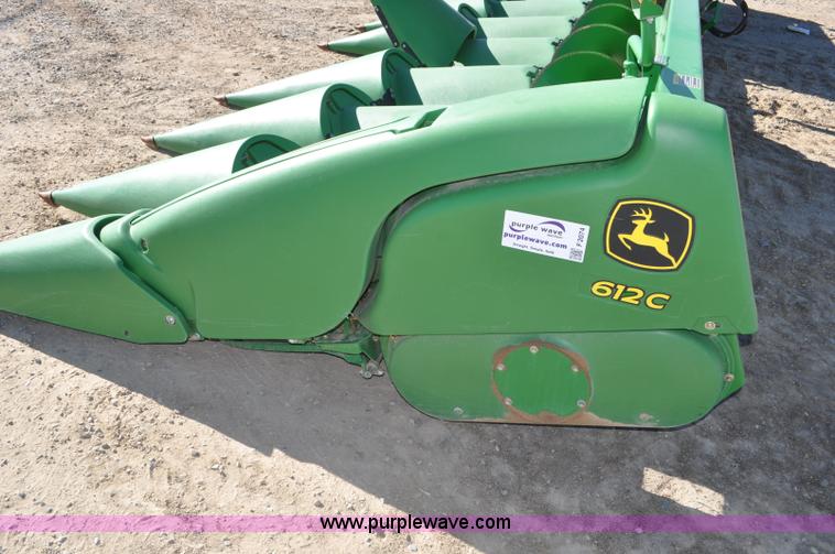 image for item F2074 2011 John Deere 612C corn head