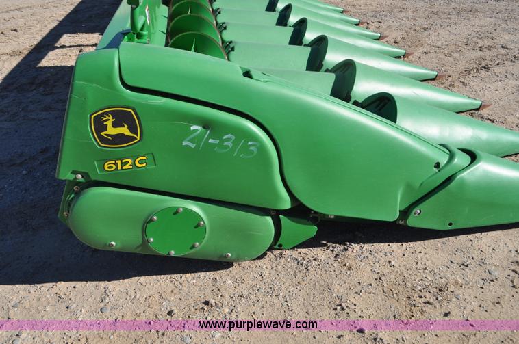 image for item F2074 2011 John Deere 612C corn head